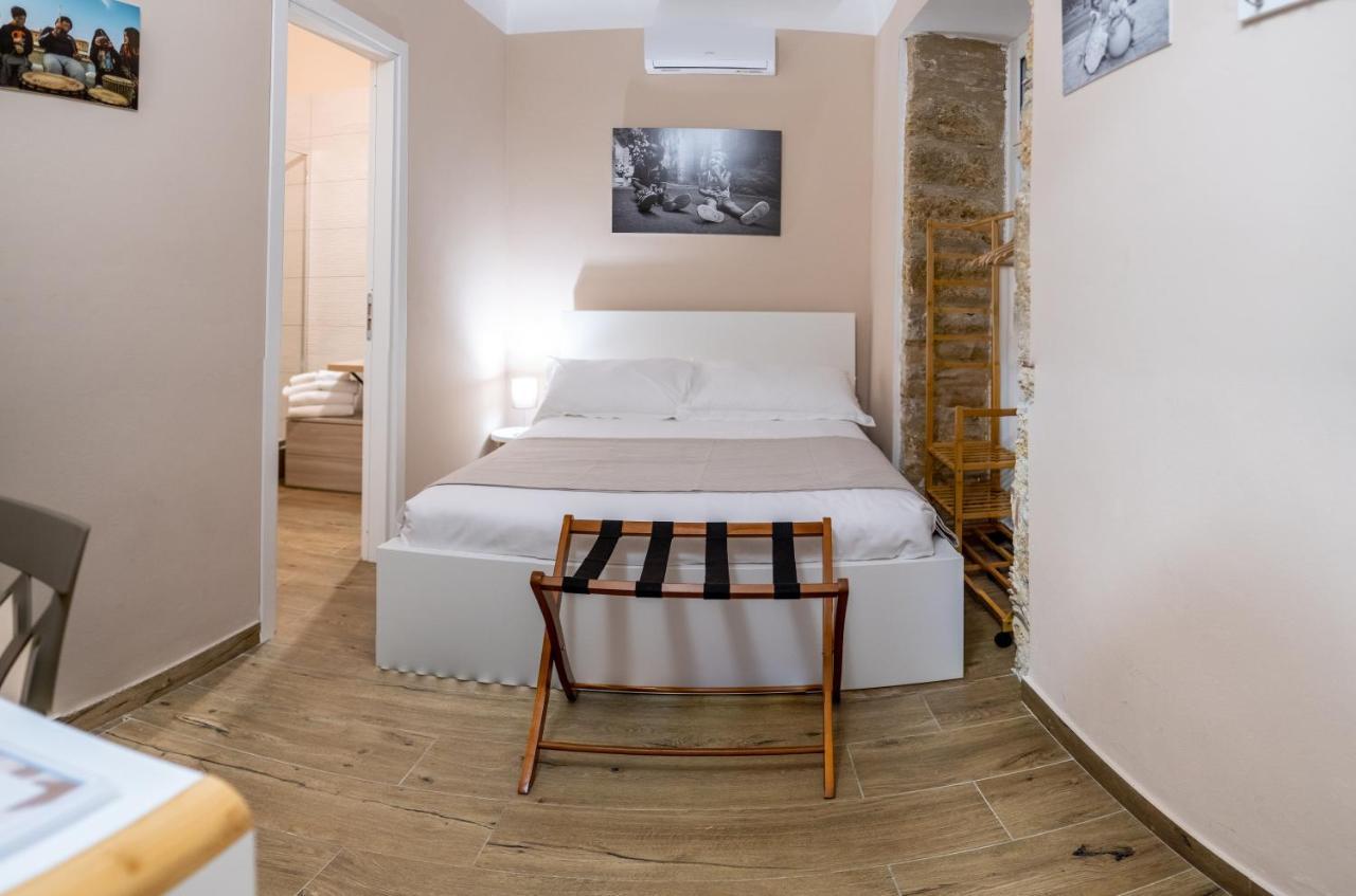 I Quattru Vuci Rooms Palermo Bagian luar foto
